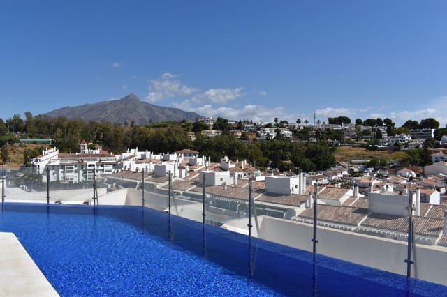3 chambre Appartement à vendre à Nueva Andalucia, Marbella avec piscine garage - 435 000 € (Ref: 9860507)