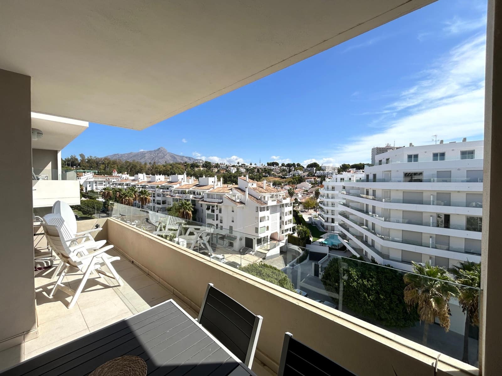 3 chambre Appartement à vendre à Nueva Andalucia avec piscine garage - 435 000 € (Ref: 9860507)