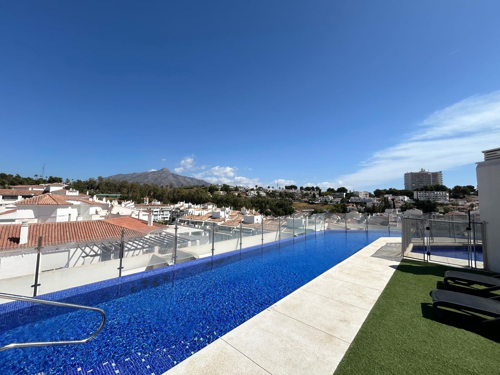 3 chambre Appartement à vendre à Nueva Andalucia avec piscine garage - 435 000 € (Ref: 9860507)