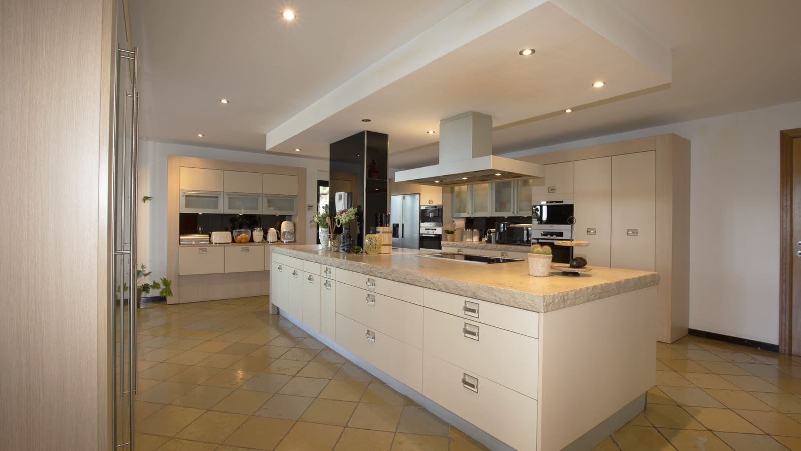 8 soveværelse Villa til salg i Marbella med swimmingpool garage - € 4.750.000 (Ref: 9860508)