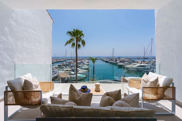 2 soveværelse Lejlighed til salg i Puerto Banus, Marbella med garage - € 1.650.000 (Ref: 9860512)