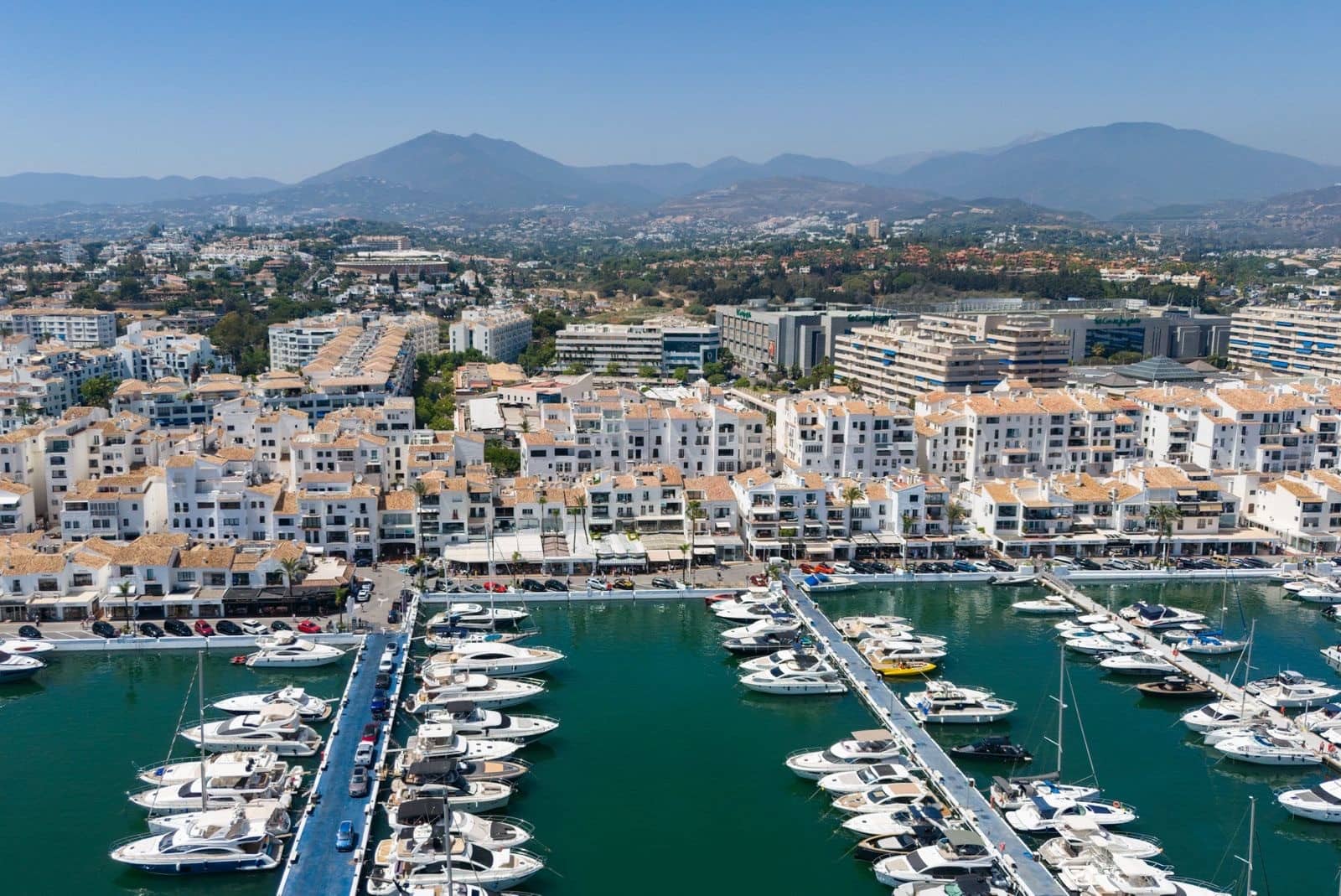 2 soveværelse Lejlighed til salg i Puerto Banus med garage - € 1.650.000 (Ref: 9860512)