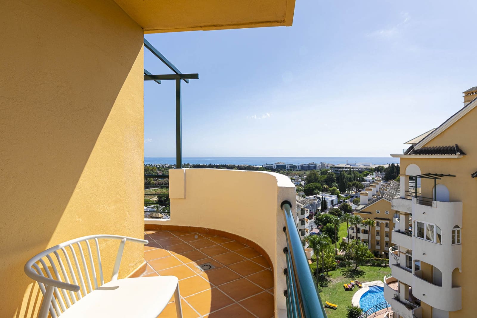 3 chambre Penthouse à vendre à Marbella avec piscine garage - 755 000 € (Ref: 9860513)
