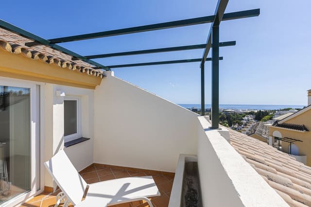 3 chambre Penthouse à vendre à Nueva Andalucía Centro, Marbella avec piscine garage - 755 000 € (Ref: 9860513)