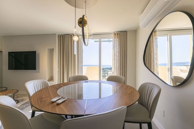 3 chambre Penthouse à vendre à Nueva Andalucía Centro, Marbella avec piscine garage - 755 000 € (Ref: 9860513)