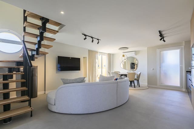 3 chambre Penthouse à vendre à Nueva Andalucía Centro, Marbella avec piscine garage - 755 000 € (Ref: 9860513)