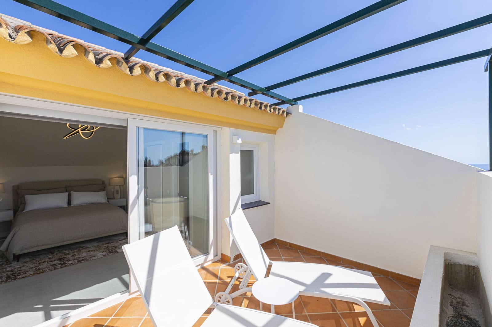 3 chambre Penthouse à vendre à Marbella avec piscine garage - 755 000 € (Ref: 9860513)