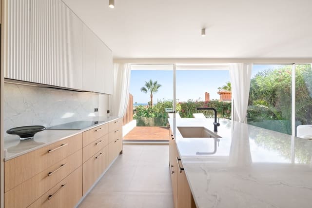 Apartamento de 3 habitaciones en Los Naranjos, Marbella en venta con piscina garaje - 1.250.000 € (Ref: 9860516)