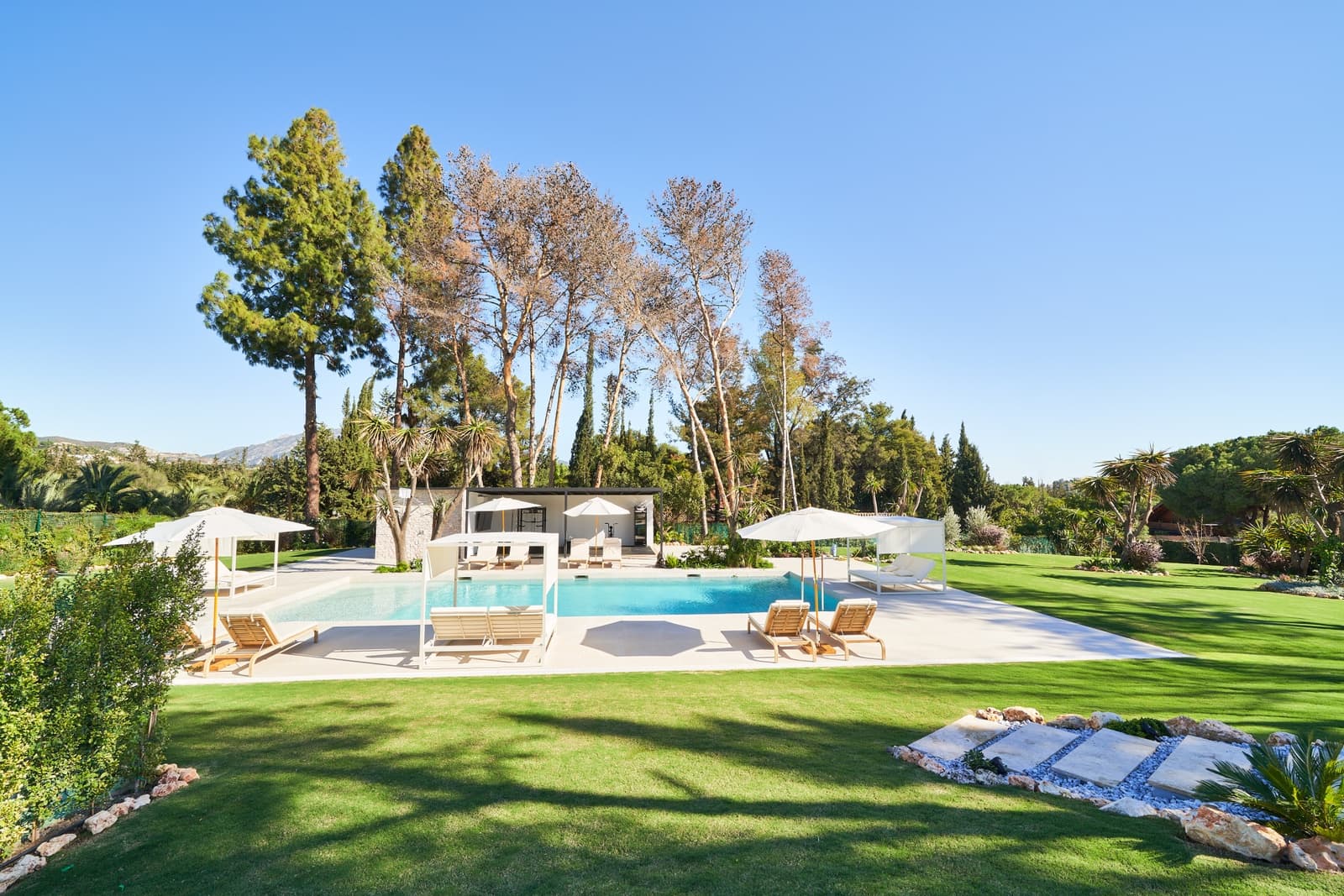 6 soverom Villa til salgs i San Pedro de Alcantara med svømmebasseng garasje - € 3 995 000 (Ref: 9860517)
