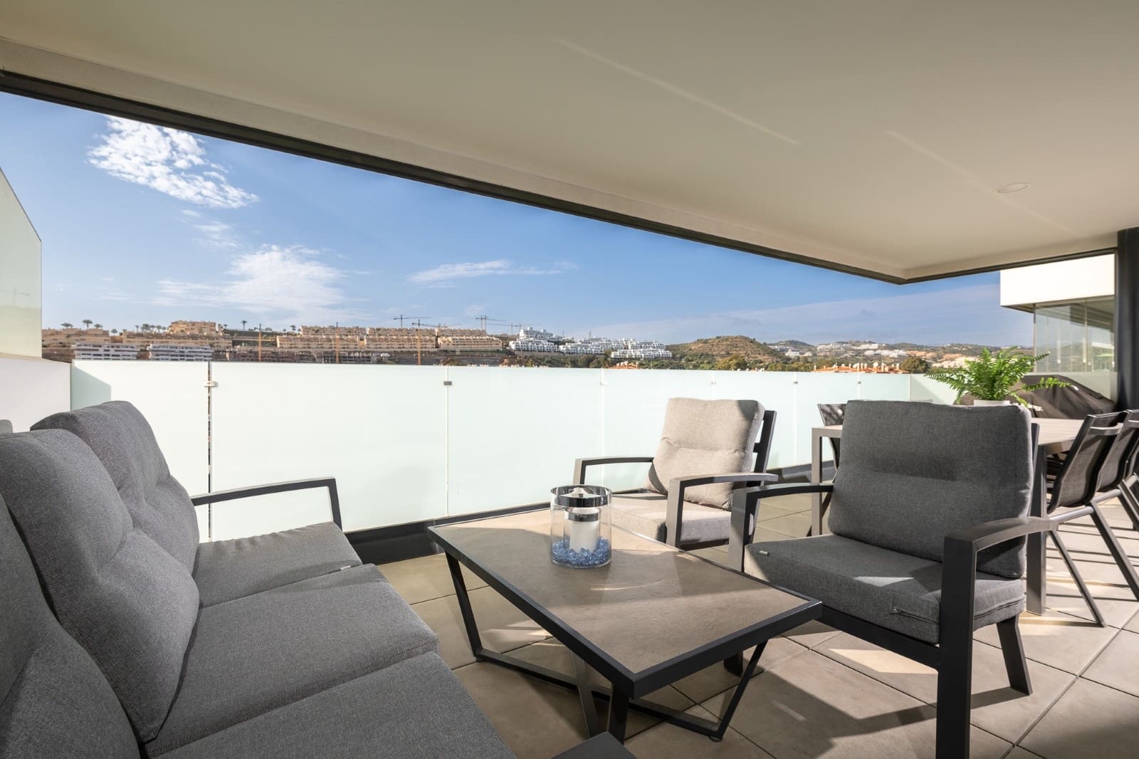 3 sypialnia Apartament na sprzedaż w La Cala de Mijas z basenem garażem - 665 000 € (Ref: 9860540)