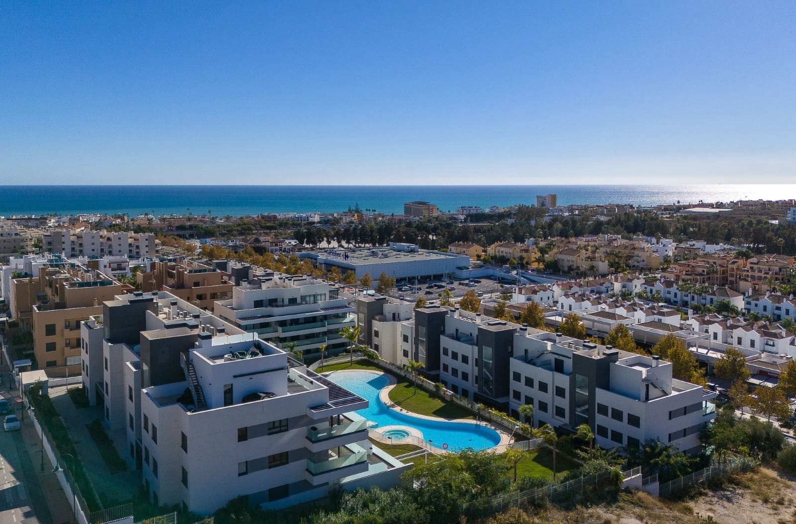 3 sypialnia Apartament na sprzedaż w La Cala de Mijas z basenem garażem - 665 000 € (Ref: 9860540)