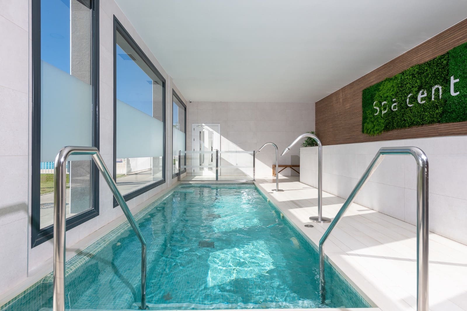 3 sypialnia Apartament na sprzedaż w La Cala de Mijas z basenem garażem - 665 000 € (Ref: 9860540)