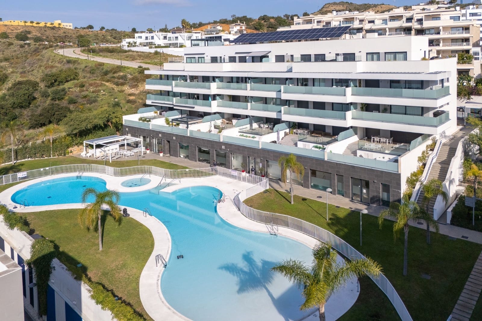 3 sypialnia Apartament na sprzedaż w La Cala de Mijas z basenem garażem - 665 000 € (Ref: 9860540)