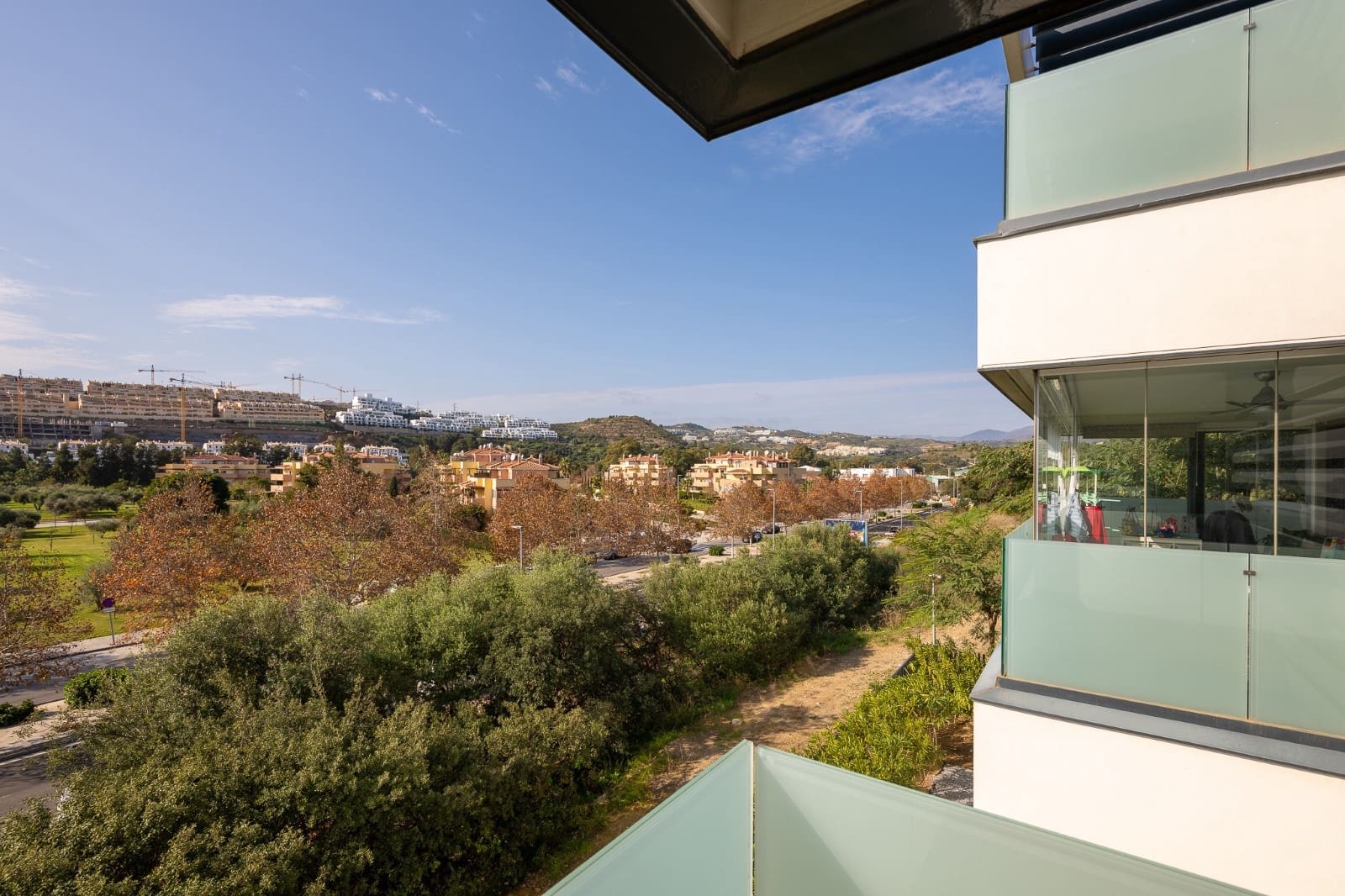 3 sypialnia Apartament na sprzedaż w La Cala de Mijas z basenem garażem - 665 000 € (Ref: 9860540)