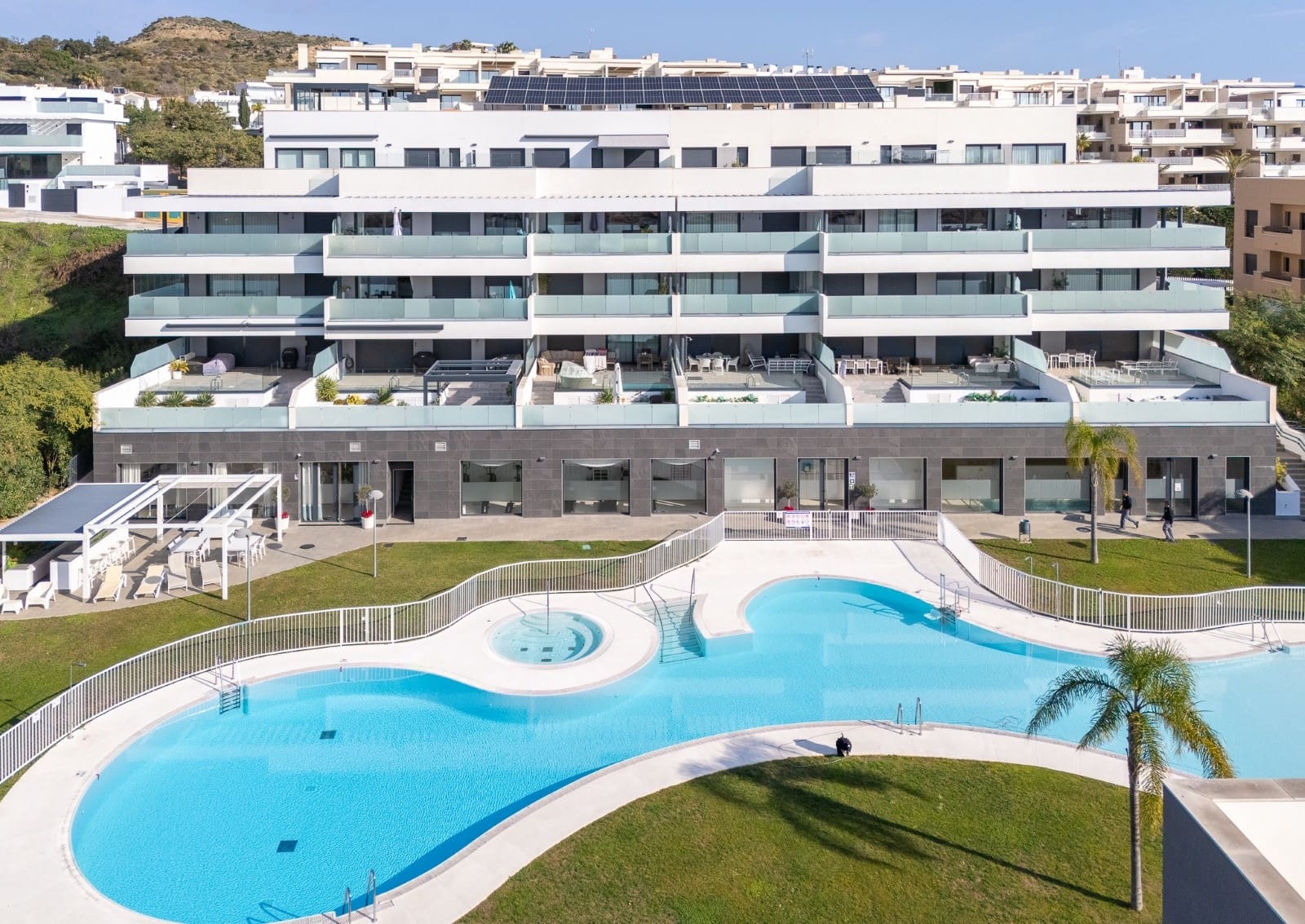 3 sypialnia Apartament na sprzedaż w La Cala de Mijas z basenem garażem - 665 000 € (Ref: 9860540)