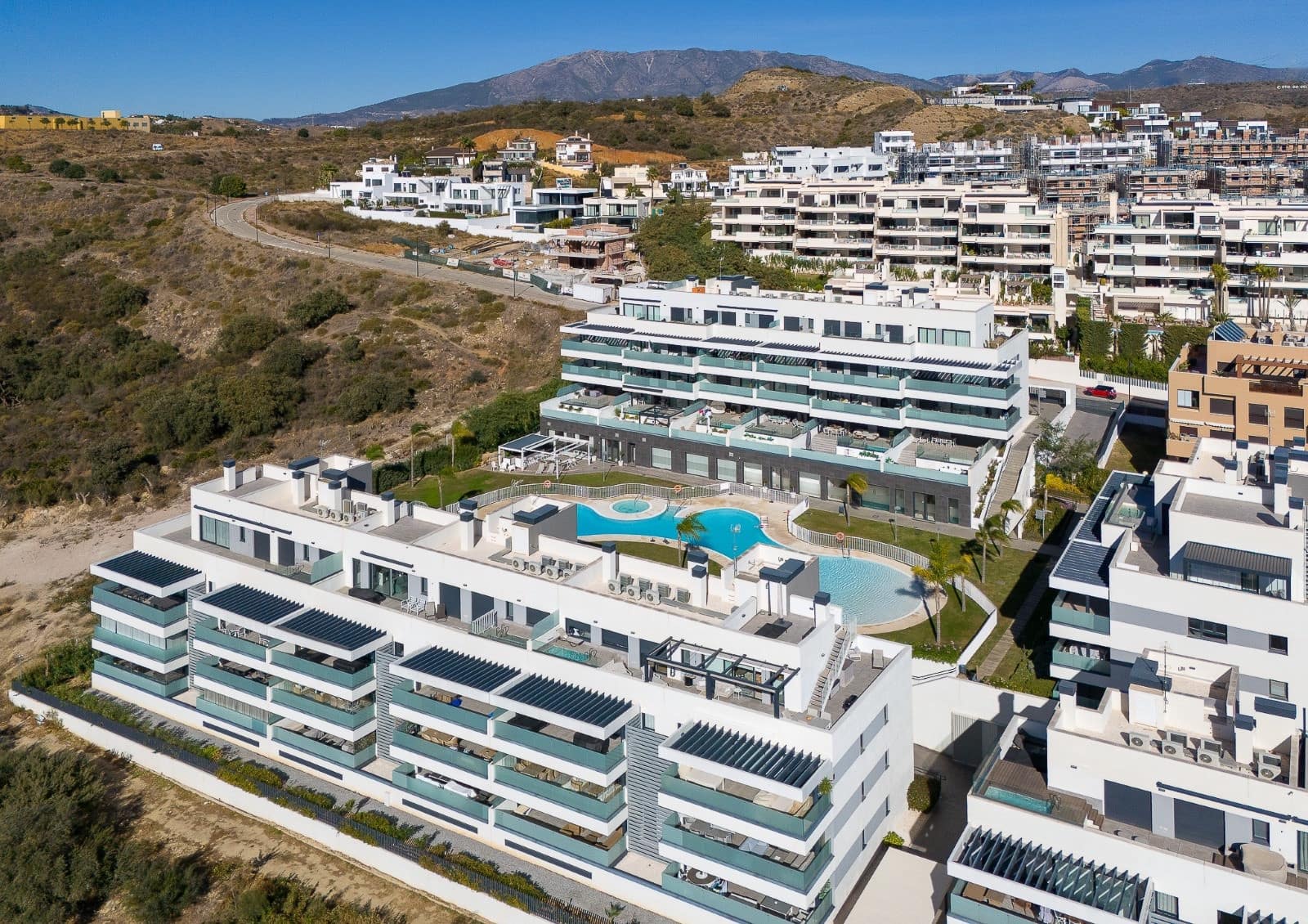 3 sypialnia Apartament na sprzedaż w La Cala de Mijas z basenem garażem - 665 000 € (Ref: 9860540)