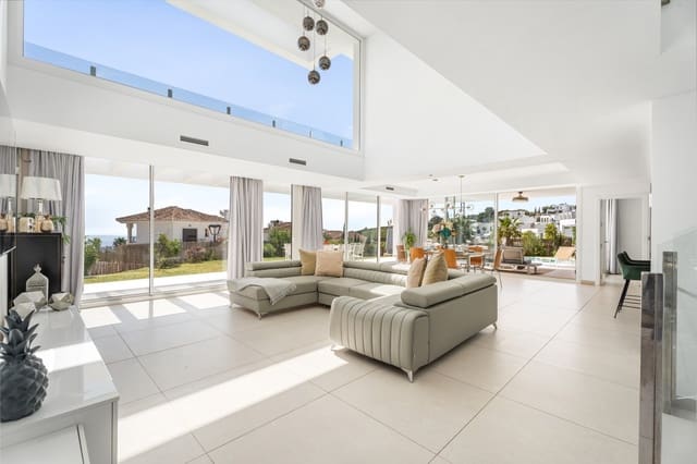 Chalet de 4 habitaciones en Mijas pueblo, Mijas en venta con piscina garaje - 1.450.000 € (Ref: 9860541)