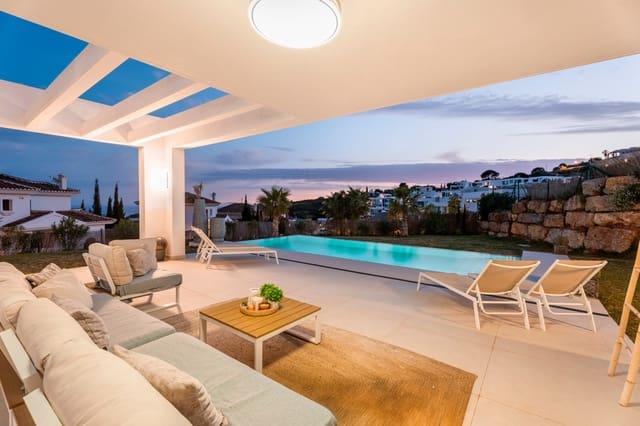 Chalet de 4 habitaciones en Mijas pueblo, Mijas en venta con piscina garaje - 1.450.000 € (Ref: 9860541)