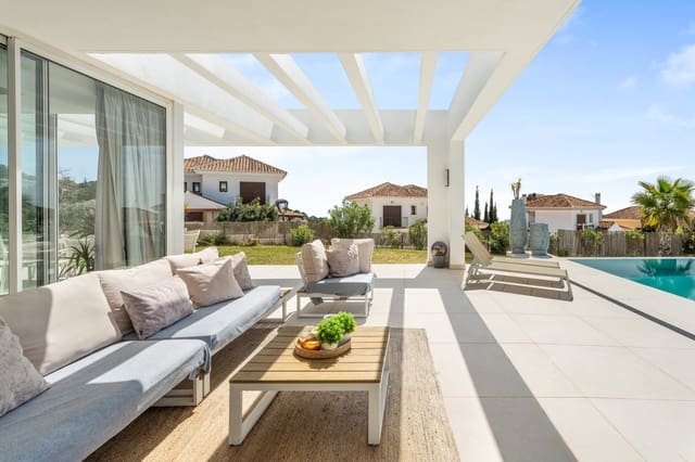 Chalet de 4 habitaciones en Mijas pueblo, Mijas en venta con piscina garaje - 1.450.000 € (Ref: 9860541)