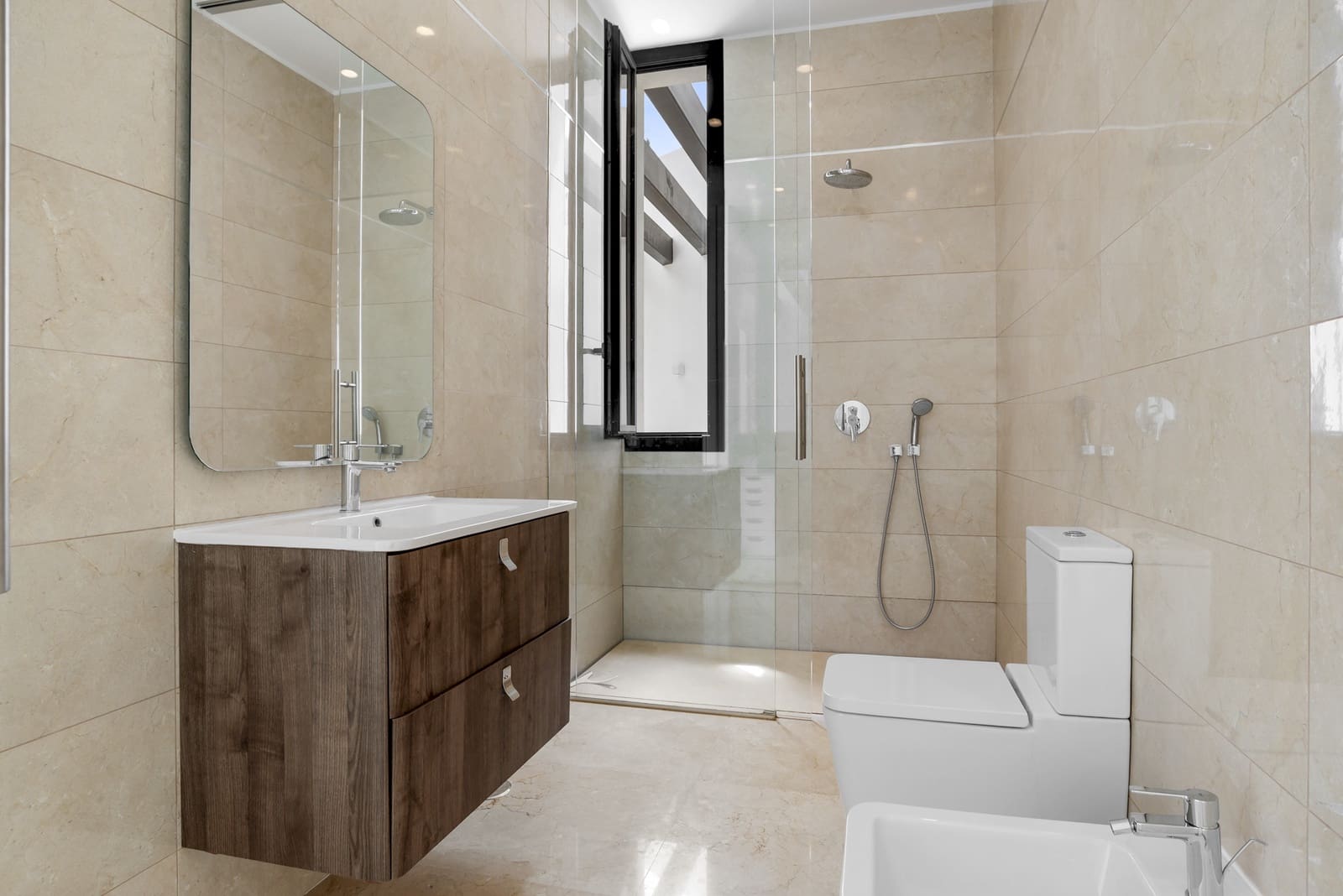 5 quarto Moradia para venda em Benahavis com piscina garagem - 3 950 000 € (Ref: 9860543)