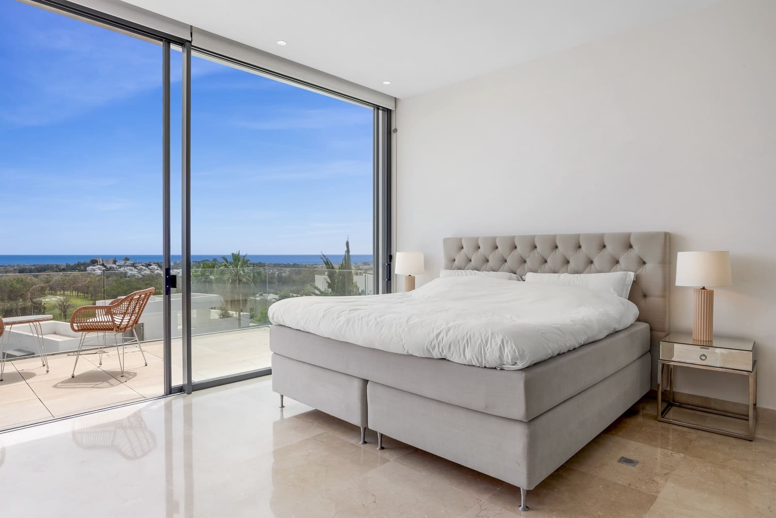 5 quarto Moradia para venda em Benahavis com piscina garagem - 3 950 000 € (Ref: 9860543)