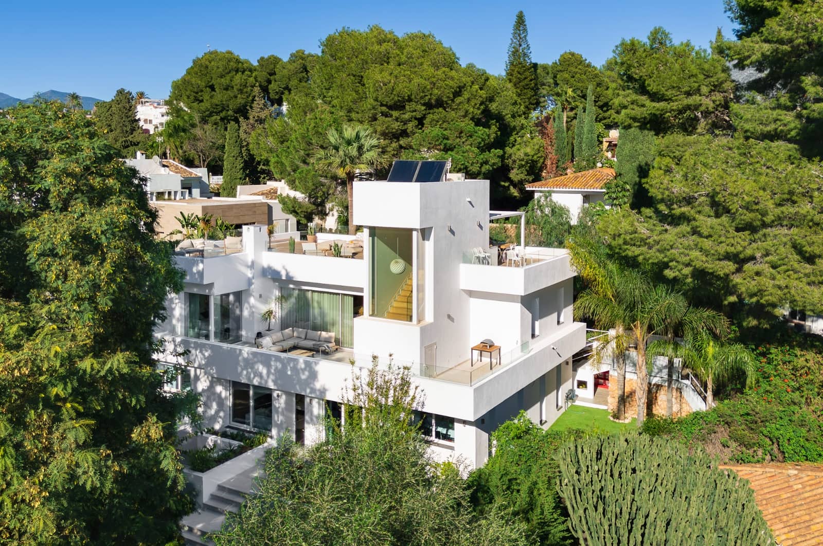 5 slaapkamer Villa te koop in Marbella met zwembad garage - € 2.490.000 (Ref: 9860544)