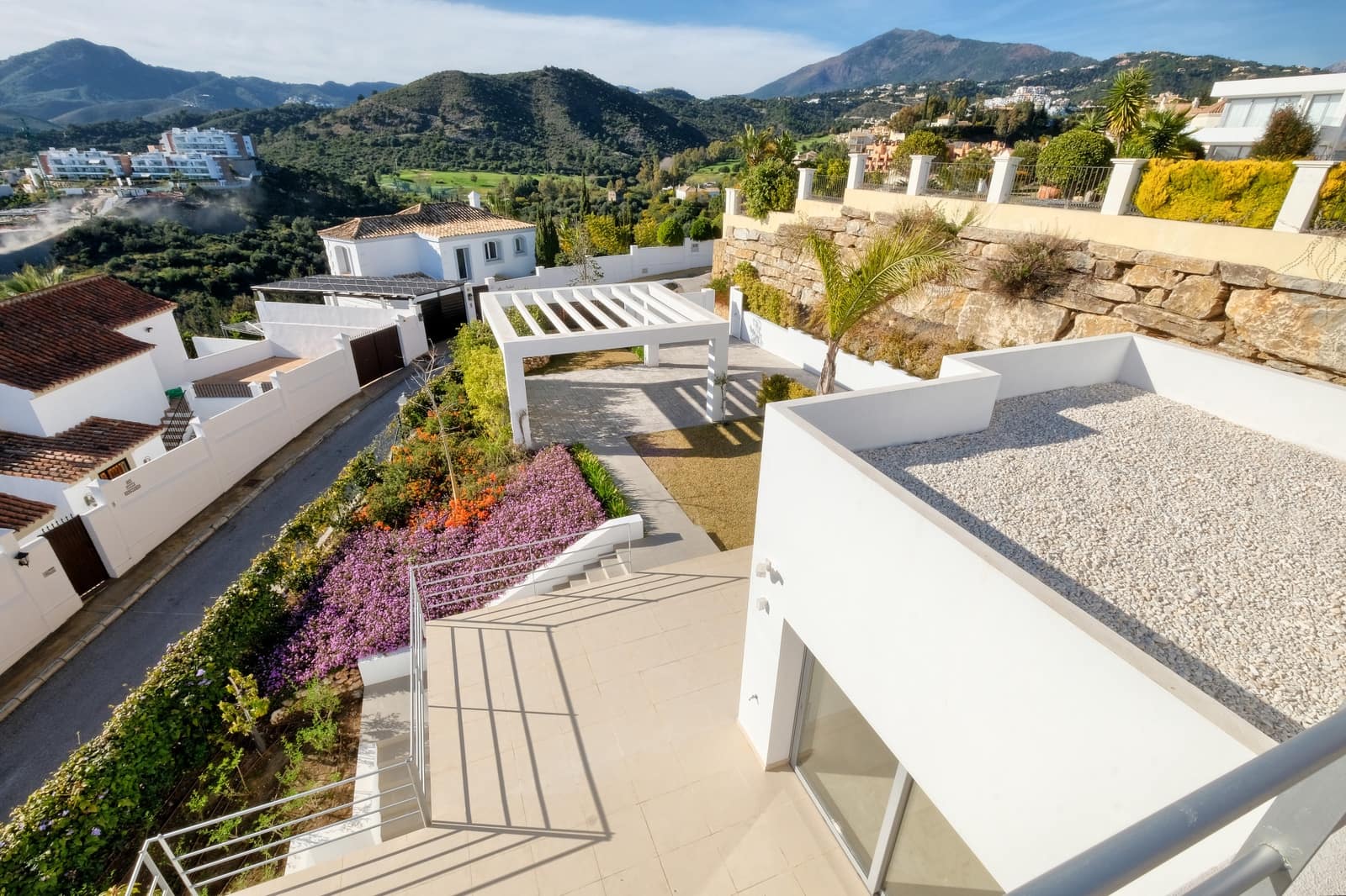 4 bedroom Villa for sale in Benahavis with pool garage - € 2,200,000 (Ref: 9860545)