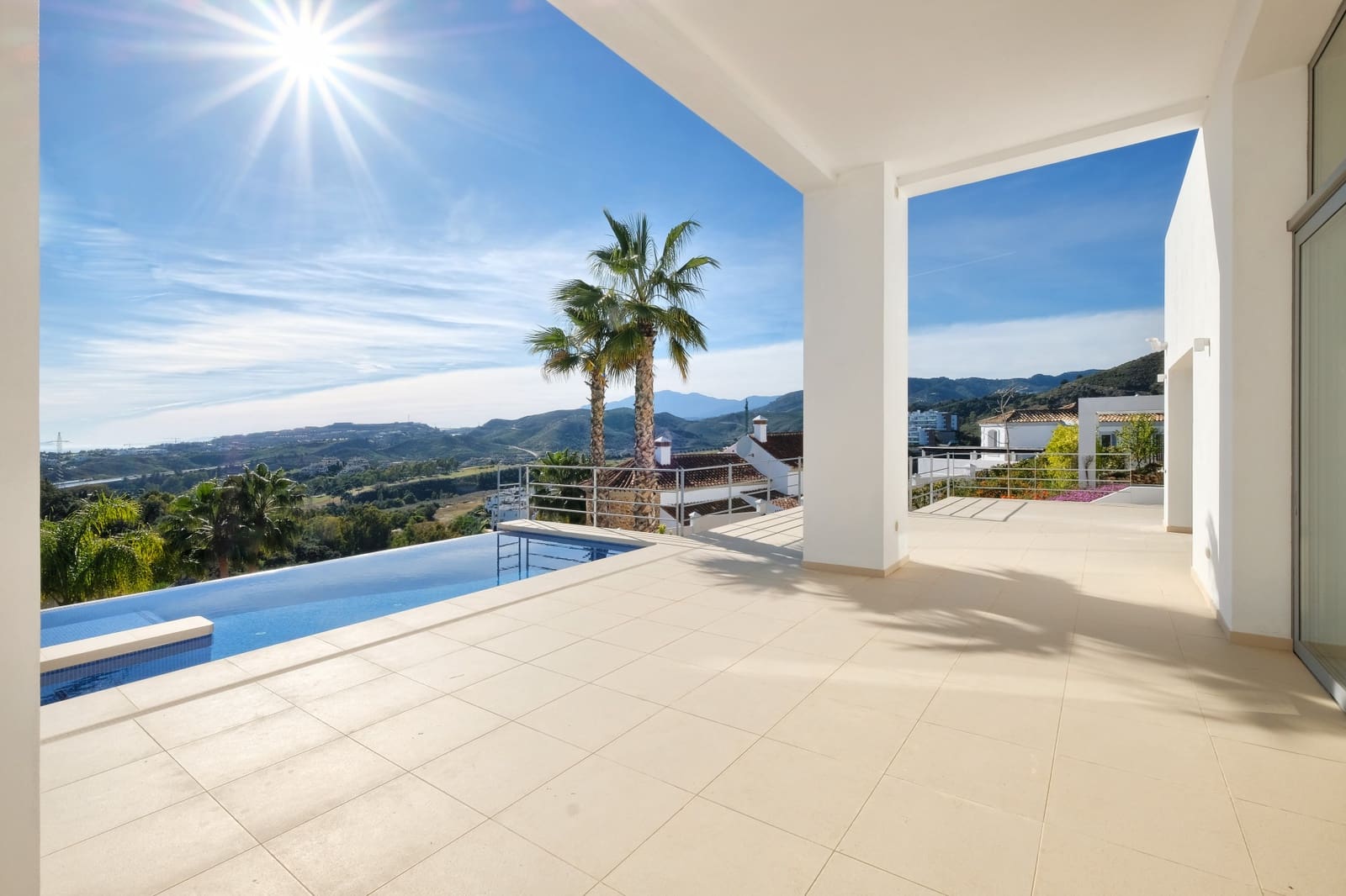 4 bedroom Villa for sale in Benahavis with pool garage - € 2,200,000 (Ref: 9860545)