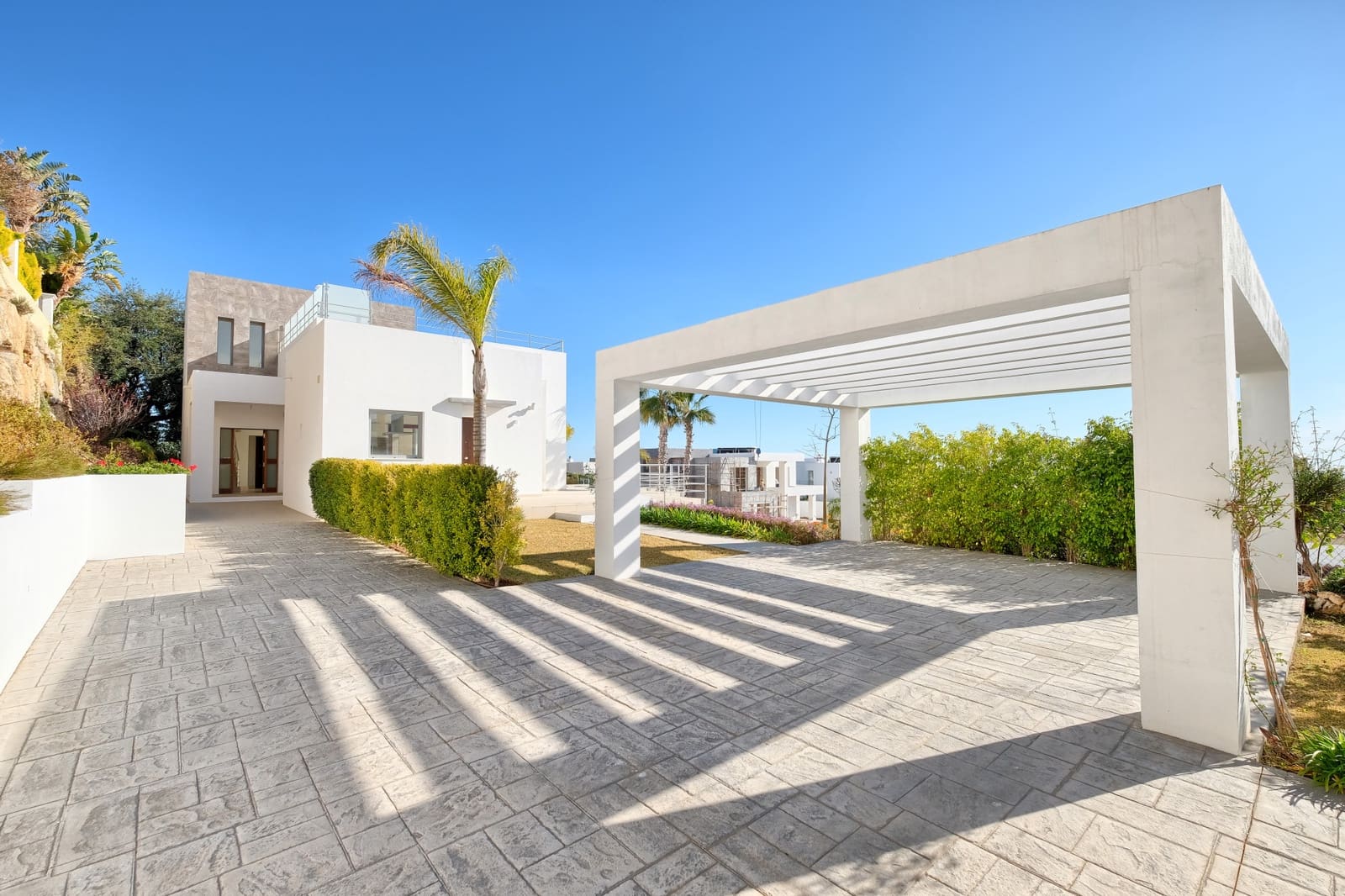 4 bedroom Villa for sale in Benahavis with pool garage - € 2,200,000 (Ref: 9860545)