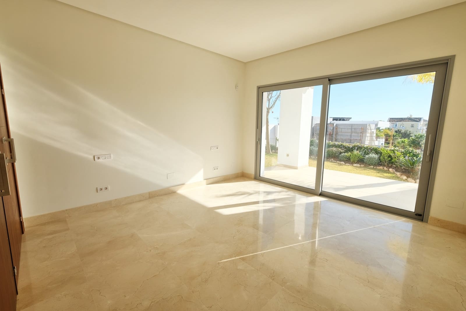 4 bedroom Villa for sale in Benahavis with pool garage - € 2,200,000 (Ref: 9860545)