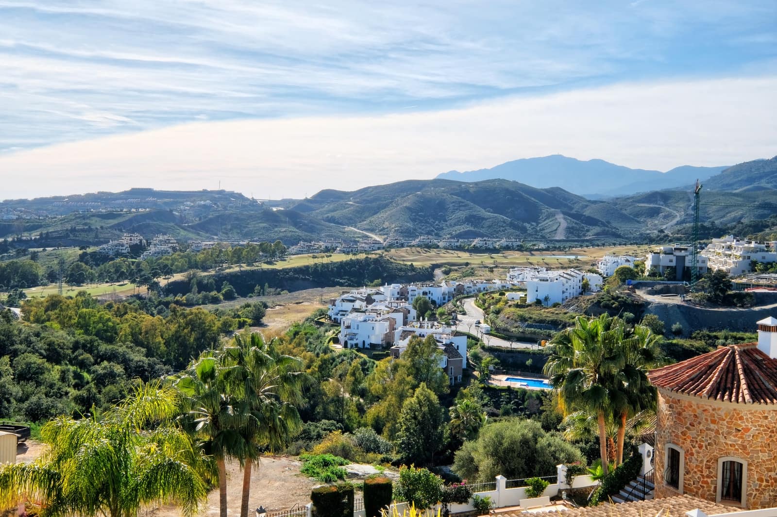 4 bedroom Villa for sale in Benahavis with pool garage - € 2,200,000 (Ref: 9860545)