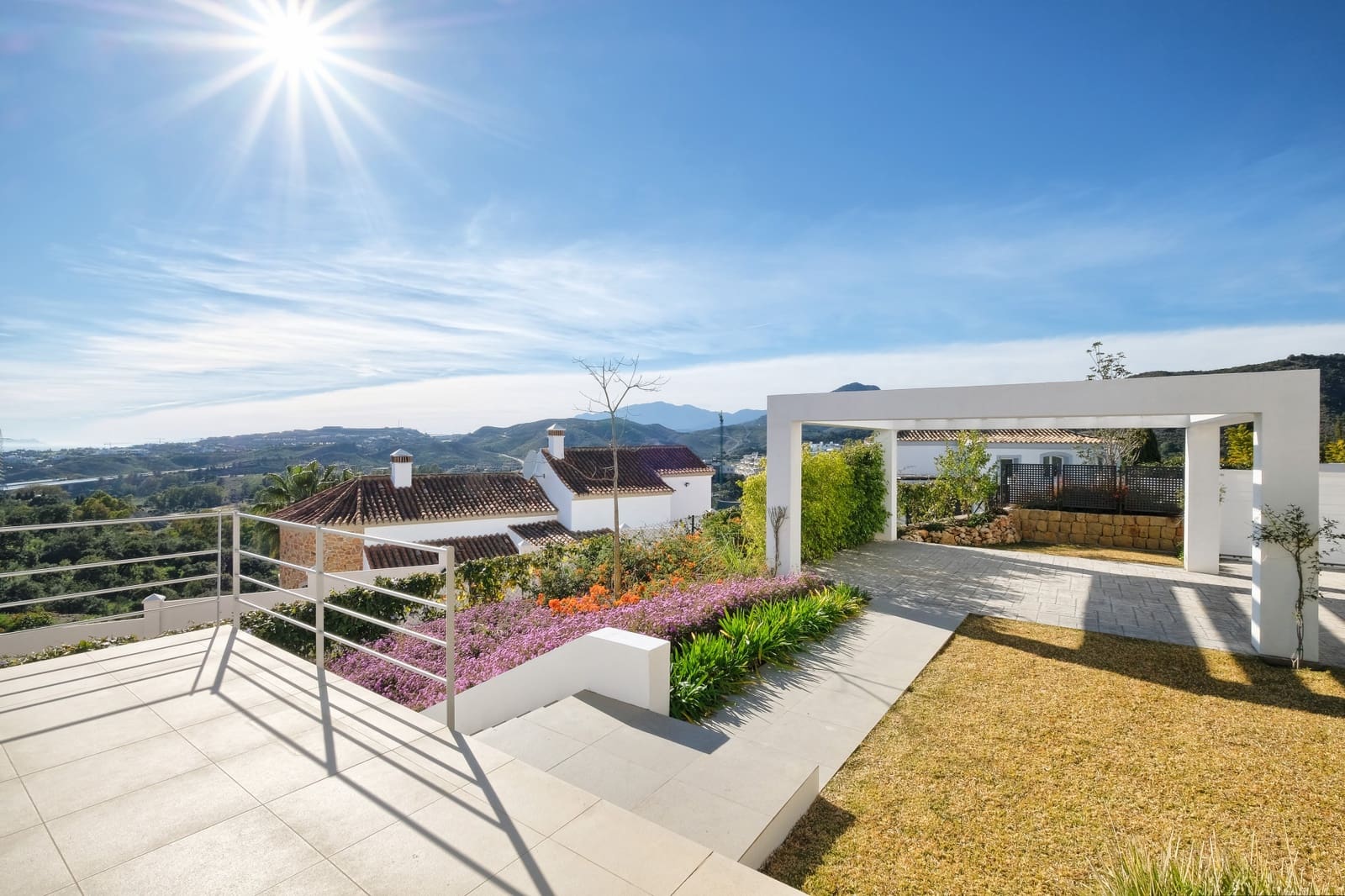 4 bedroom Villa for sale in Benahavis with pool garage - € 2,200,000 (Ref: 9860545)
