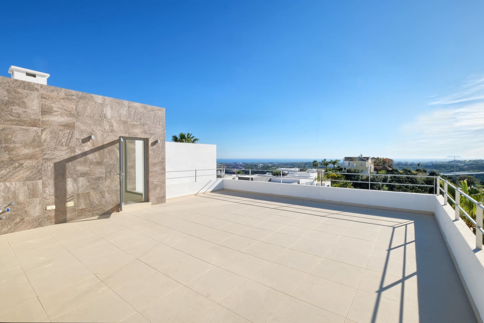 4 bedroom Villa for sale in Benahavis with pool garage - € 2,200,000 (Ref: 9860545)