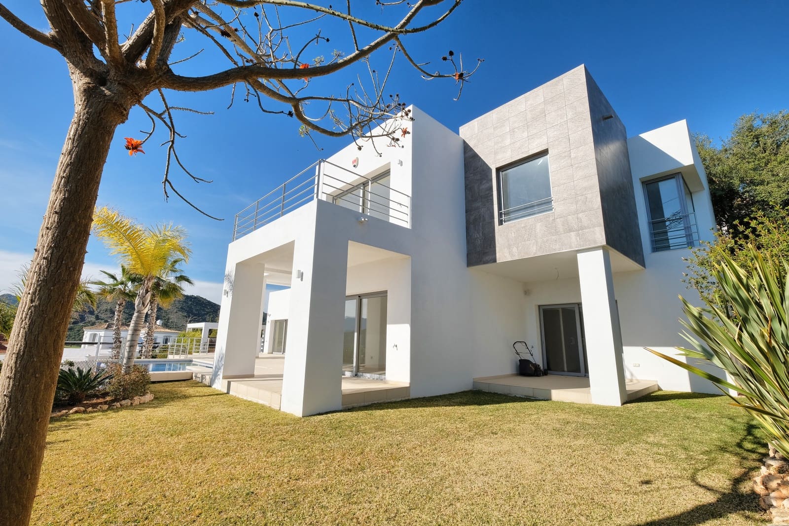 4 bedroom Villa for sale in Benahavis with pool garage - € 2,200,000 (Ref: 9860545)