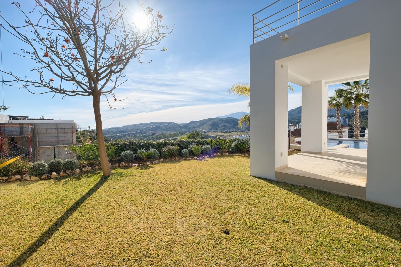 4 bedroom Villa for sale in Benahavis with pool garage - € 2,200,000 (Ref: 9860545)