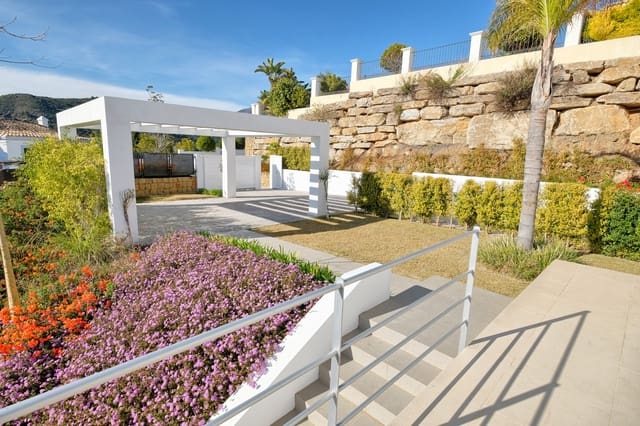 4 sypialnia Willa na sprzedaż w Los Arqueros - Puerto del Almendro, Benahavís z basenem garażem - 2 200 000 € (Ref: 9860545)