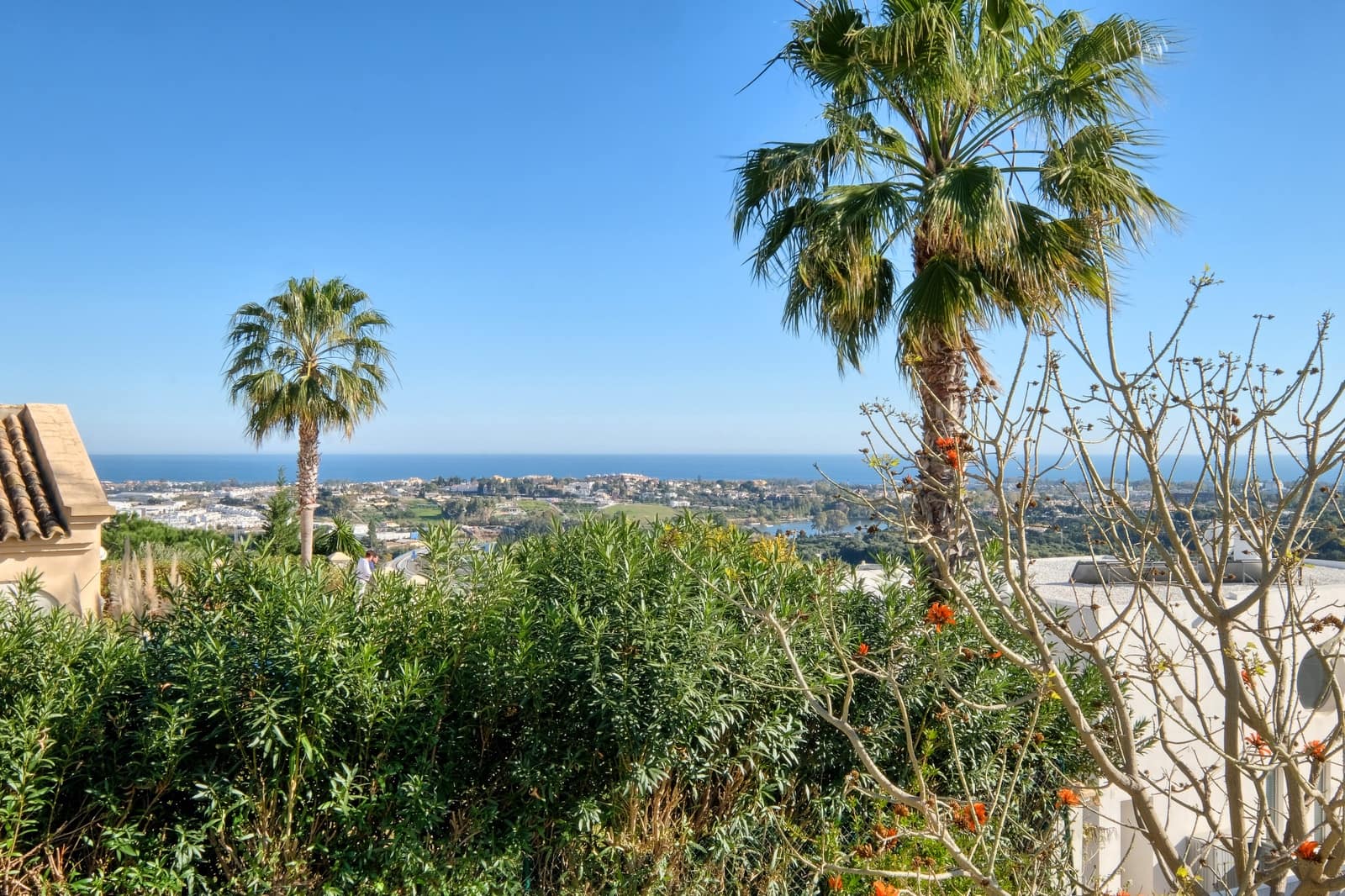 4 bedroom Villa for sale in Benahavis with pool garage - € 2,200,000 (Ref: 9860545)