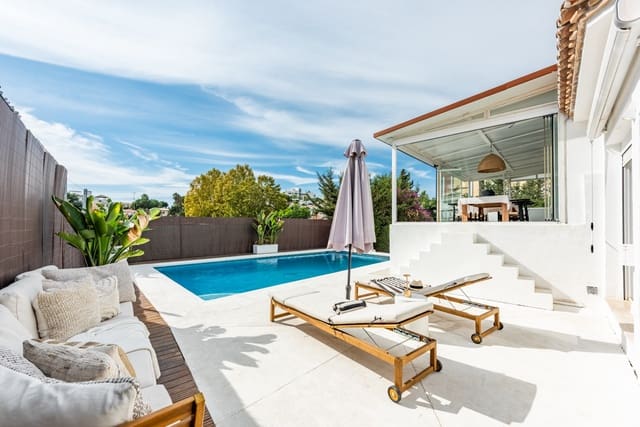 3 soveværelse Villa til salg i Las Brisas, Marbella med swimmingpool garage - € 999.000 (Ref: 9860547)