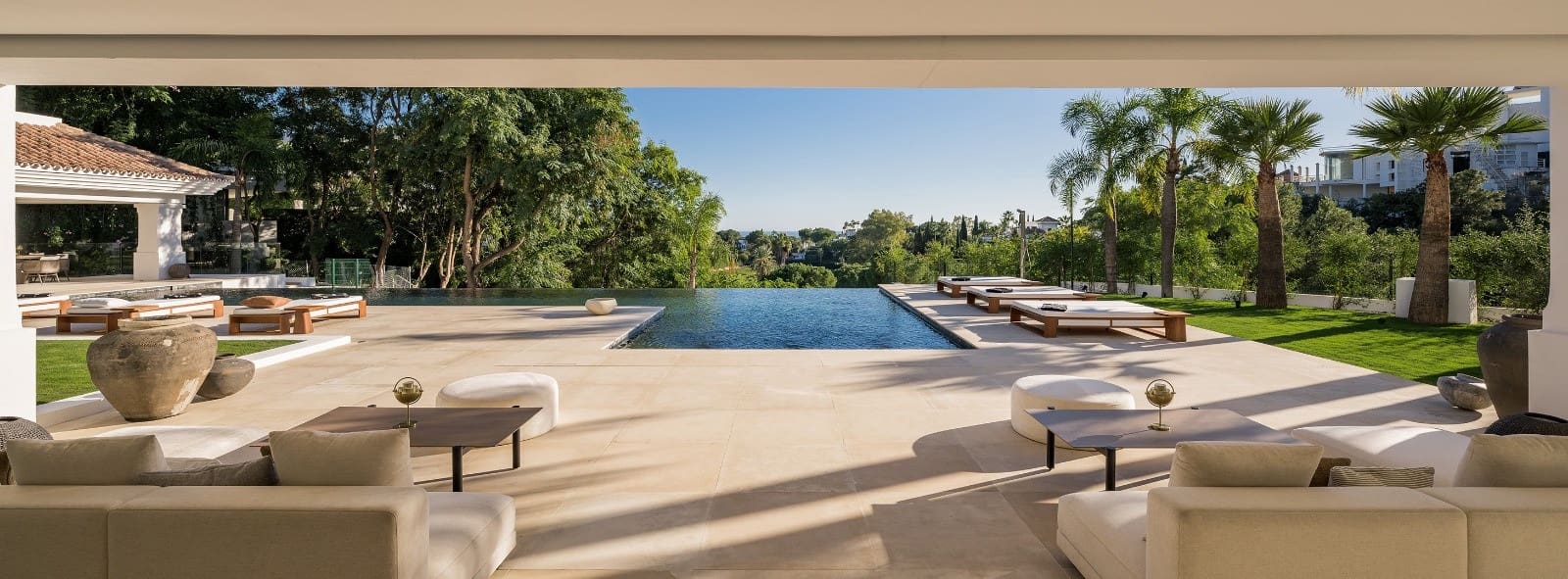 7 bedroom Villa for sale in La Quinta with pool garage - € 13,500,000 (Ref: 9860548)