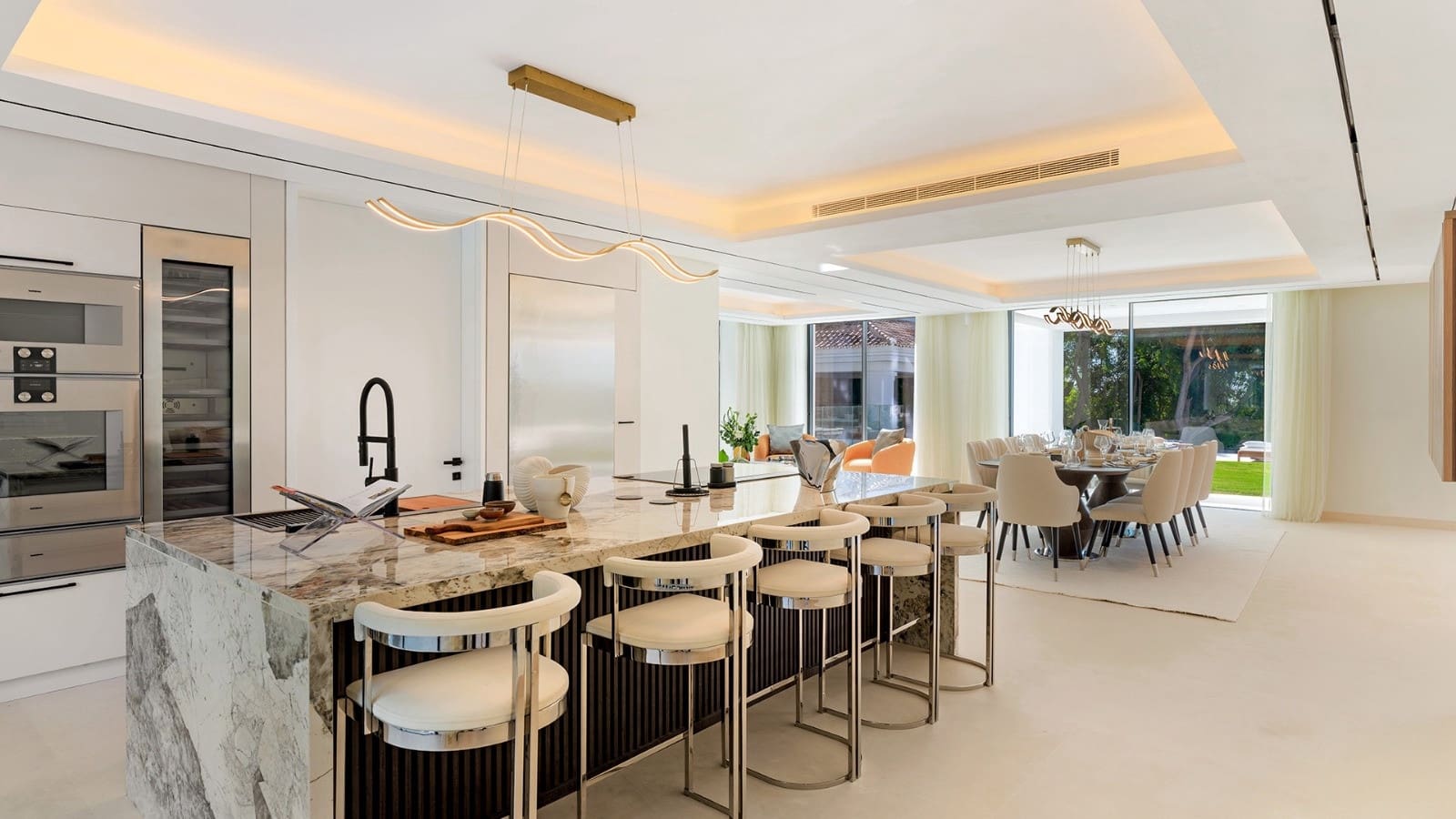 7 bedroom Villa for sale in La Quinta with pool garage - € 13,500,000 (Ref: 9860548)