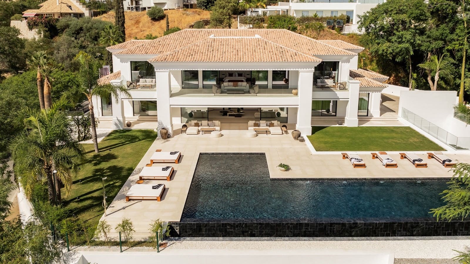 7 bedroom Villa for sale in La Quinta with pool garage - € 13,500,000 (Ref: 9860548)