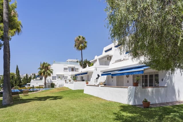 Apartamento de 3 habitaciones en Nueva Andalucía Centro, Marbella en venta con piscina - 630.000 € (Ref: 9860550)