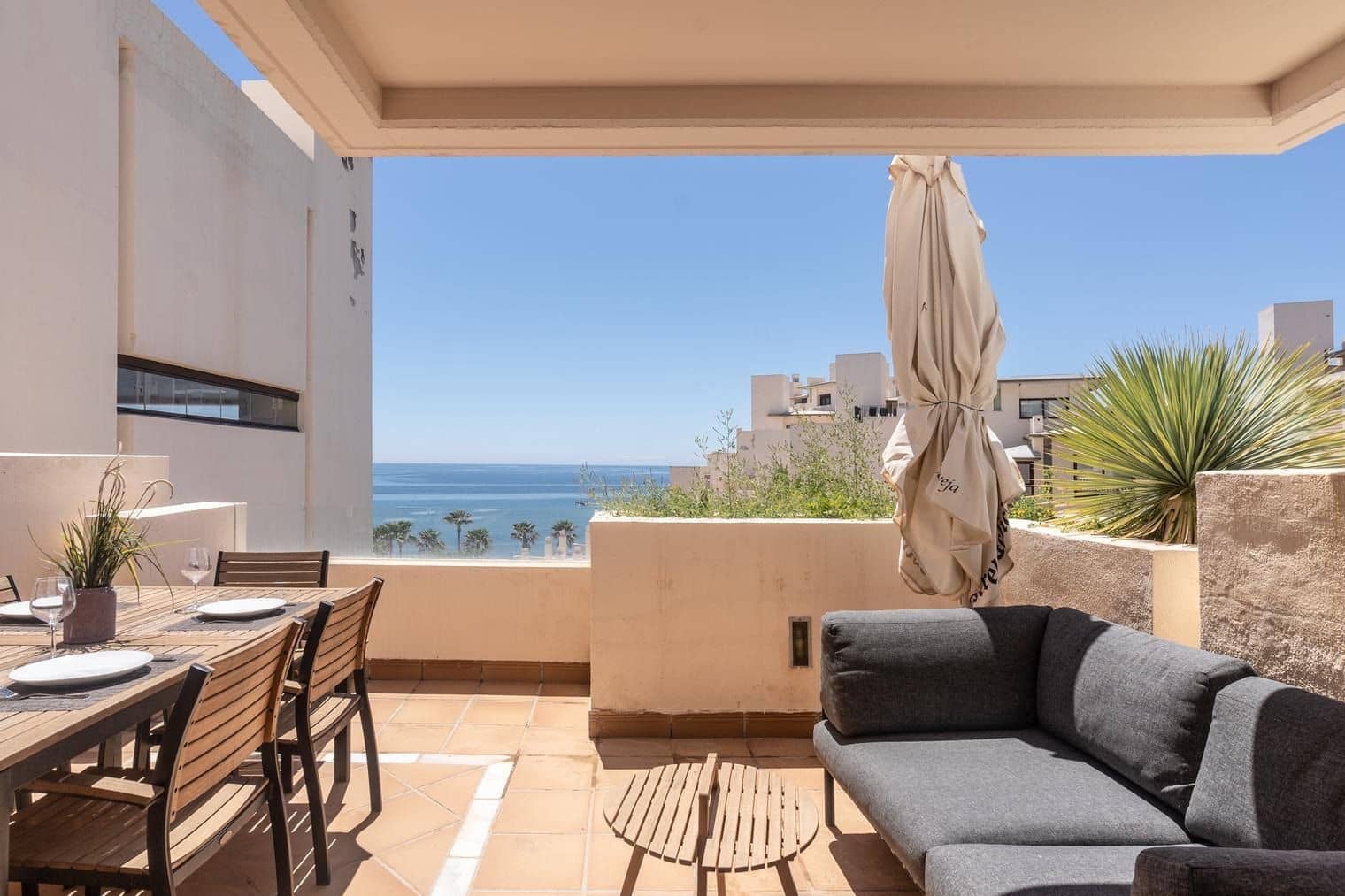 2 makuuhuone Kattohuoneisto myytävänä paikassa Estepona mukana uima-altaan 
autotalli - 630 000 € (Ref: 9860551)