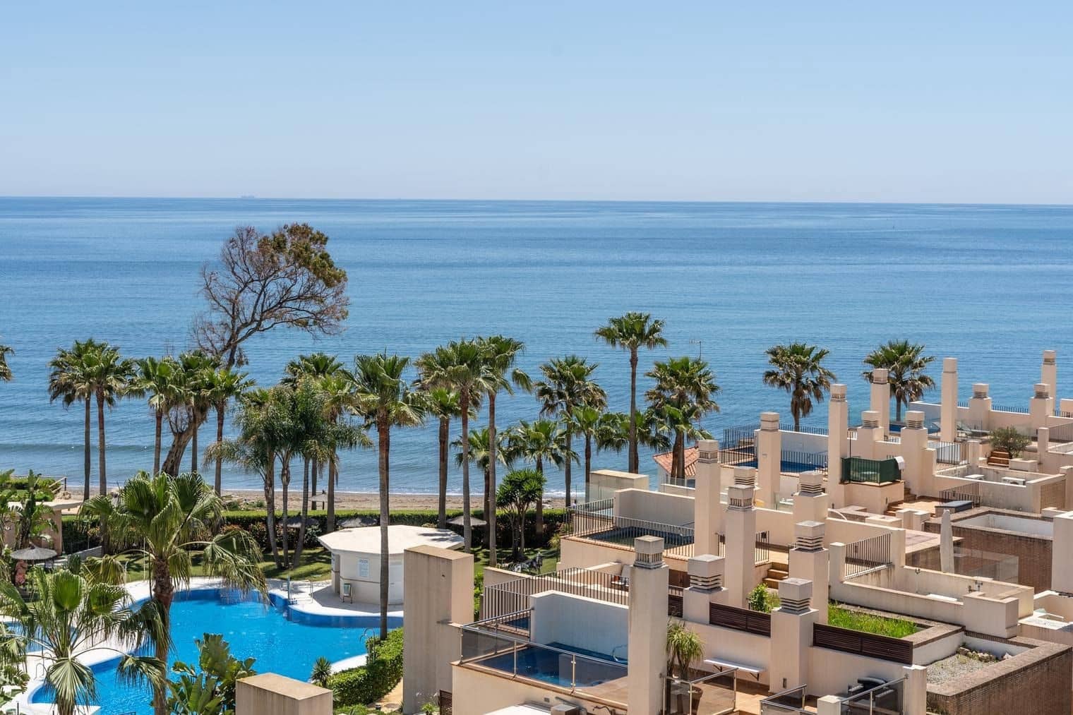 2 makuuhuone Kattohuoneisto myytävänä paikassa Estepona mukana uima-altaan 
autotalli - 630 000 € (Ref: 9860551)