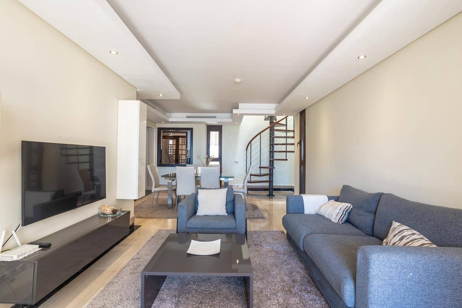 2 makuuhuone Kattohuoneisto myytävänä paikassa Estepona mukana uima-altaan 
autotalli - 630 000 € (Ref: 9860551)
