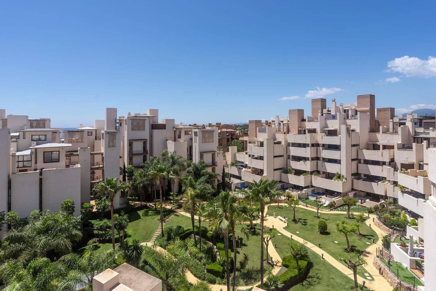 2 makuuhuone Kattohuoneisto myytävänä paikassa Estepona mukana uima-altaan 
autotalli - 630 000 € (Ref: 9860551)