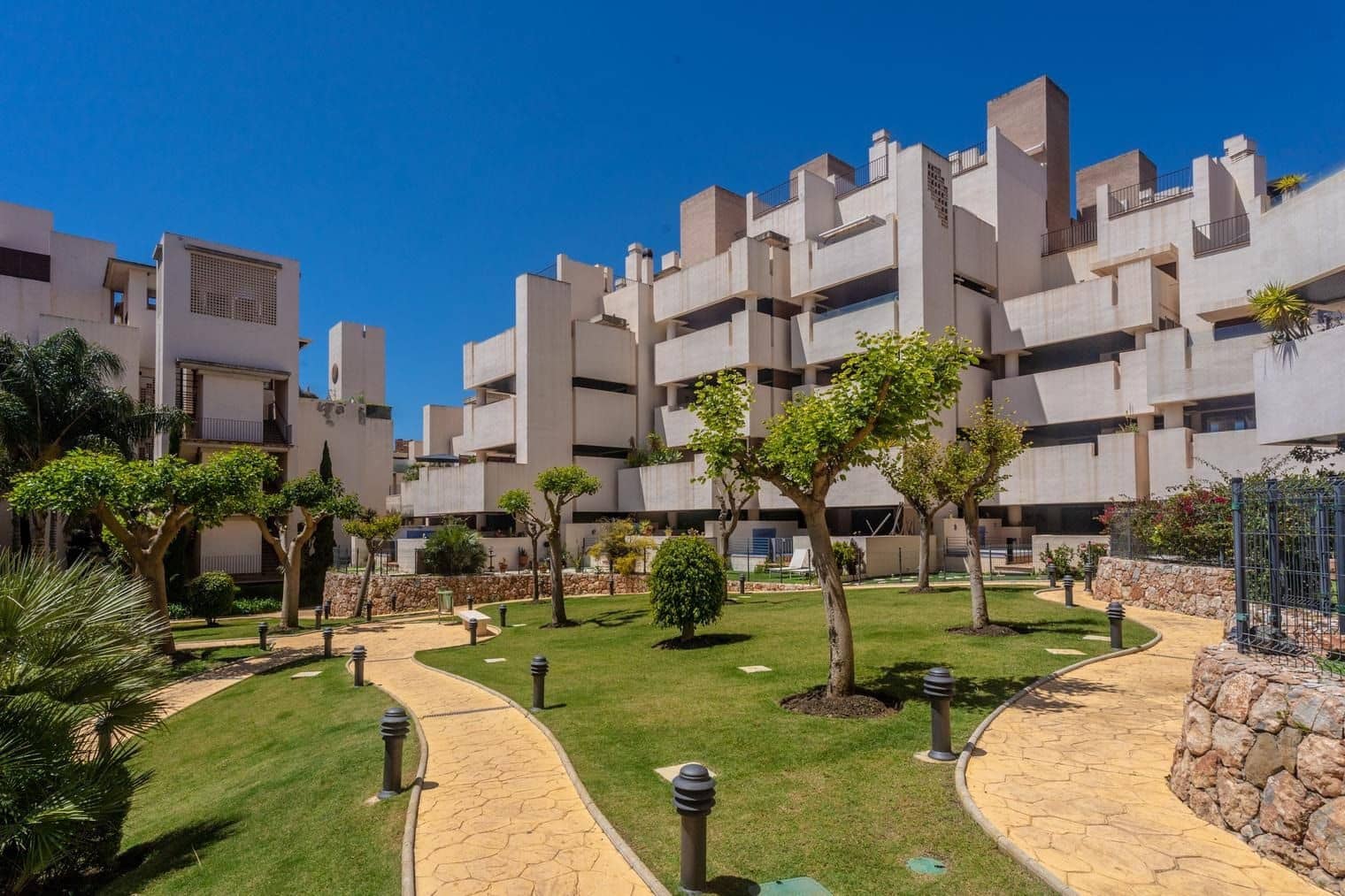 2 makuuhuone Kattohuoneisto myytävänä paikassa Estepona mukana uima-altaan 
autotalli - 630 000 € (Ref: 9860551)