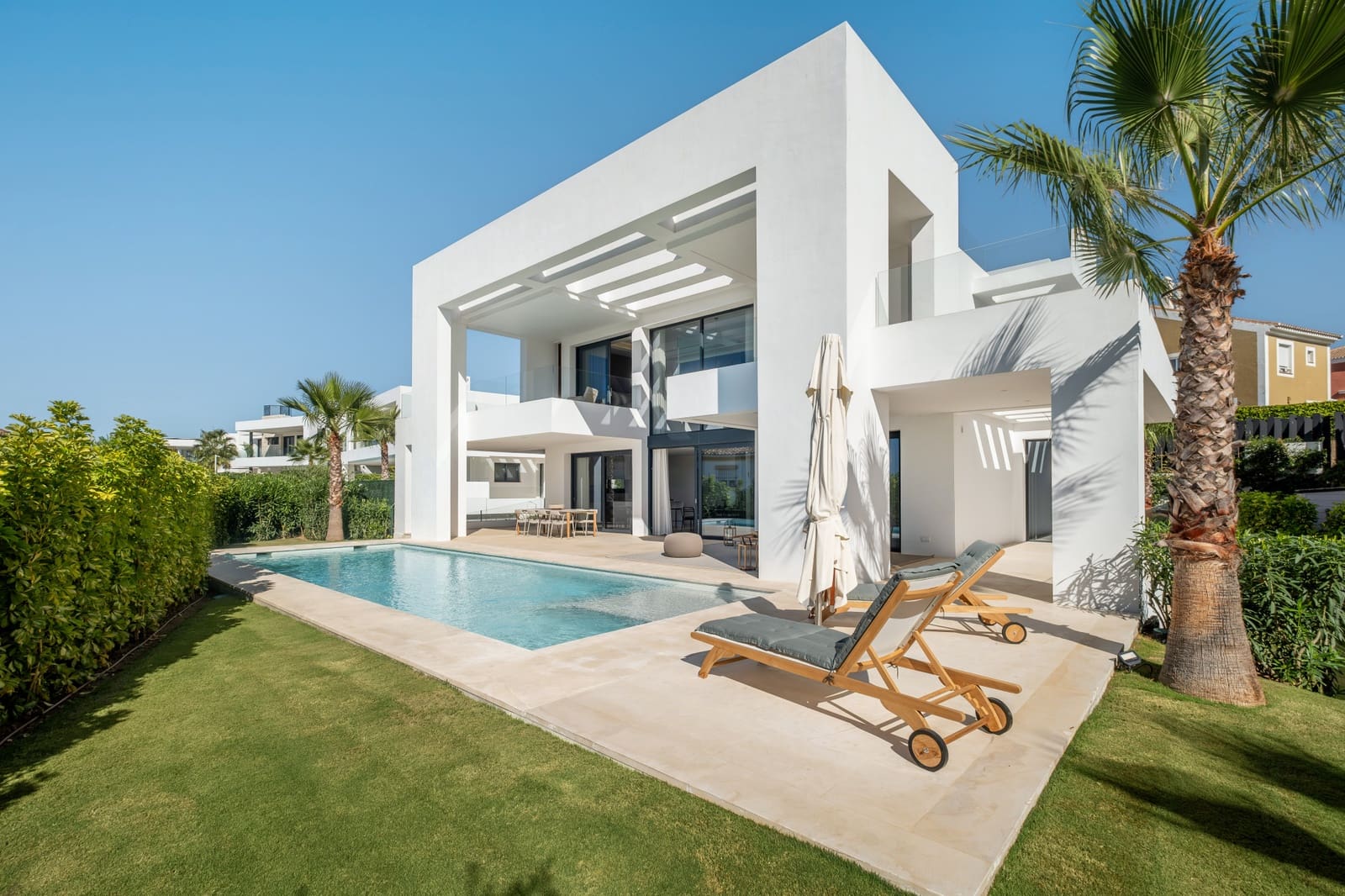 6 sypialnia Willa na sprzedaż w El Paraiso z basenem garażem - 2 995 000 € (Ref: 9860552)