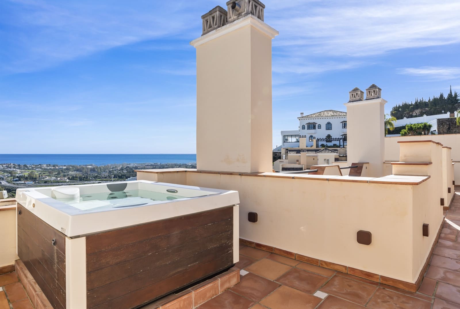 4 sypialnia Penthouse na sprzedaż w Benahavis z basenem garażem - 2 650 000 € (Ref: 9860555)
