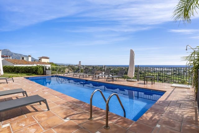 4 slaapkamer Penthouse te koop in Los Arqueros - Puerto del Almendro, Benahavís met zwembad garage - € 2.650.000 (Ref: 9860555)